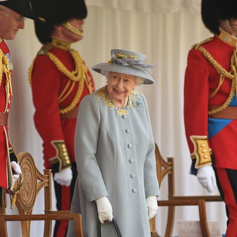 Queen Elizabeth feiert "Trooping the Colour" 2021 auf Schloss Windsor