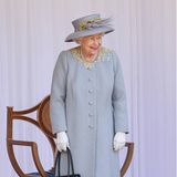 Obwohl die offizielle Geburtstagsfeier zu Ehren der britischen Königin zum wiederholten Mal weniger pompös ausfällt als gewohnt, zeigt sich Queen Elizabeth äußerst gut gelaunt und erfreut sich an dem Programm, das ihr im Innenhof von Schloss Windsor geboten wird.