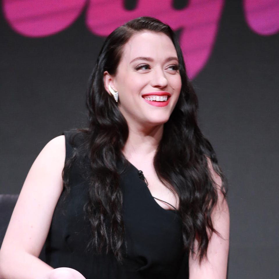 Кэт деннингс размер груди. Kat Dennings. Кэт Деннингс куколка. Кэт Деннингс дом большой мамочки 2. Andrew WK И Кэт Деннингс.