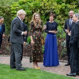 Ob Angela Merkel oder gleich die Queen: Carrie Johnson bewegt sich beim G7-Empfang im "The Eden Project"-Garten im sommerlich floralen Look so, als hätte sie nie etwas anderes getan. 