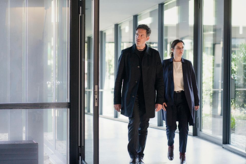 Nina Moghaddam : Tim Bergmann und Annika Kuhl in "Muttertag – Ein Taunuskrimi" auf ZDF Tim Bergmann und Annika Kuhl in "Muttertag – Ein Taunuskrimi" auf ZDF
