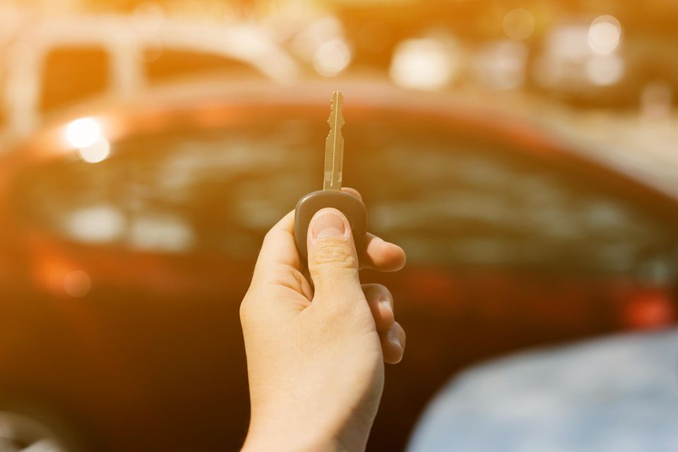 Hitze im Auto: Der Autoschlüssel-Trick schafft Abhilfe