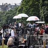 Zahlreiche Vertreter internationaler Medien haben sich versammelt, um von den Feierlichkeiten und der Enthüllung der Diana-Statue in Anwesenheit der royalen Familie zu berichten.