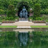 Die symbolträchtige Statue in Gedenken an Prinzessin Diana fügt sich perfekt in den wundervollen Sunken Garden ein. 