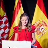 1. Juli 2021  Am Abend der Vergabe der Preise der Stiftung "Prinzessin von Girona" steht die spanische Thronfolgerin im Mittelpunkt. Prinzessin Leonor hält zunächst eine Rede, bevor sie anschließend die ehrenvolle Aufgabe übernimmt, die Auszeichnungen zu überreichen.