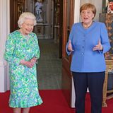 2. Juli 2021  Es ist wohl das letzte offizielle Treffen zwischen Königin Elizabeth und Kanzlerin Angela Merkel. Kurz vor Amtsende lädt die Monarchin die Regierungschefin zur Privataudienz nach Windsor ein. In Zeiten von Corona werden private Audienzen nur selten abgehalten, weshalb das Treffen eine große Ehre für Angela Merkel ist. 