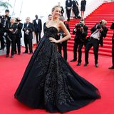 Im schwarzen, aufwendig bestickten Traumkleid von Zuhair Murad Couture sorgt Topmodel Petra Nemcova 2014 für ein Blitzlichtgewitter.