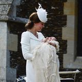 So viel Trubel: Herzogin Kate kann ihren süßen Täufling trotz einiger Quängeleien aber schnell beruhigen.