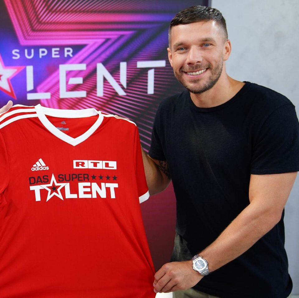 Henning Tewes, Geschäftsführer RTL Television & Co-Geschäftsleiter TVNOW, begrüßt nicht nur Fußball-Weltmeister Lukas Podolski als neues Jurymitglied bei "Das Supertalent".