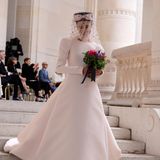 Der wohl größte Hingucker der Chanel Modenschau: Margaret Qualley. Die Schauspielerin aus "The Leftovers" durfte das Hochzeitskleid tragen und sah darin zauberhaft aus. 