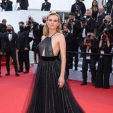Auch Diane Kruger gewährt tiefe Einblicke. In einer schwarzen Glitzer-Robe von Giorgio Armani schreitet die Schauspielerin über den Roten Teppich, um sich die Vorführung des Films "Tout S'est Bien Passe (Everything Went Fine)" anzuschauen.