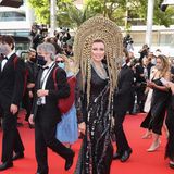 Mit diesem extravaganten Kopfschmuck könnte sich die Schauspielerin Elena Lenina ebenfalls auf der Met Gala sehen lassen. Doch auch für die Filmfestspiele in Cannes kann es nicht glamourös genug sein. 