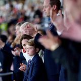 Nach 90 regulären Spielminuten, einer Verlängerung und einem nervenaufreibenden Elfmeterschießen steht der Sieger der UEFA Euro 2020 fest: Es ist Italien. Die Enttäuschung darüber ist den England-Fans Prinz George und Prinz William ins Gesicht geschrieben. "Es ist herzzerreißend", schreibt Prinz William nach dem EM-Spiel auf Instagram.