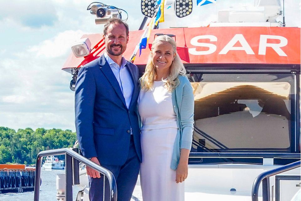 Prinzessin Madeleine: Kronprinz Haakon und Kronprinzessin Mette-Marit bei ihrem letzten gemeinsamen öffentlichen Auftritt am 15. Juni in Oslo – anlässlich des Treffens mit dem norwegischen Seenotrettungsdienst. Kronprinz Haakon und Kronprinzessin Mette-Marit bei ihrem letzten gemeinsamen öffentlichen Auftritt am 15. Juni in Oslo – anlässlich des Treffens mit dem norwegischen Seenotrettungsdienst.