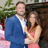 11. Staffel "Der Bachelor": Niko Griesert und Michèle de Roos  Für alle Zuschauer der elften "Bachelor"-Staffel sorgt Niko Griesert für einen wahren Liebeskrimi. In den Hauptrollen: Mimi Gwozdz und Michèle de Roos. Nach häufigem Hin und Her ergattert Mimi die letzte Rose im Finale – ein Happy End gibt es für sie dennoch nicht, denn kurz darauf stellt Niko fest, dass sein Herz doch stärker für Michèle schlägt. Im April 2021, rund einen Monat nach TV-Ausstrahlung des Finales, machen Niko und Michèle ihre große Liebe offiziell und verkünden ihre Beziehung bei Instagram. Mimi ist offiziell Single.