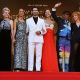 Ein bunte Jury verabschiedet sich aus Cannes, allen voran der diesjährige Präsident Spike Lee, der mit vielen auffälligen Looks in den letzten Tagen zu sehen war. 