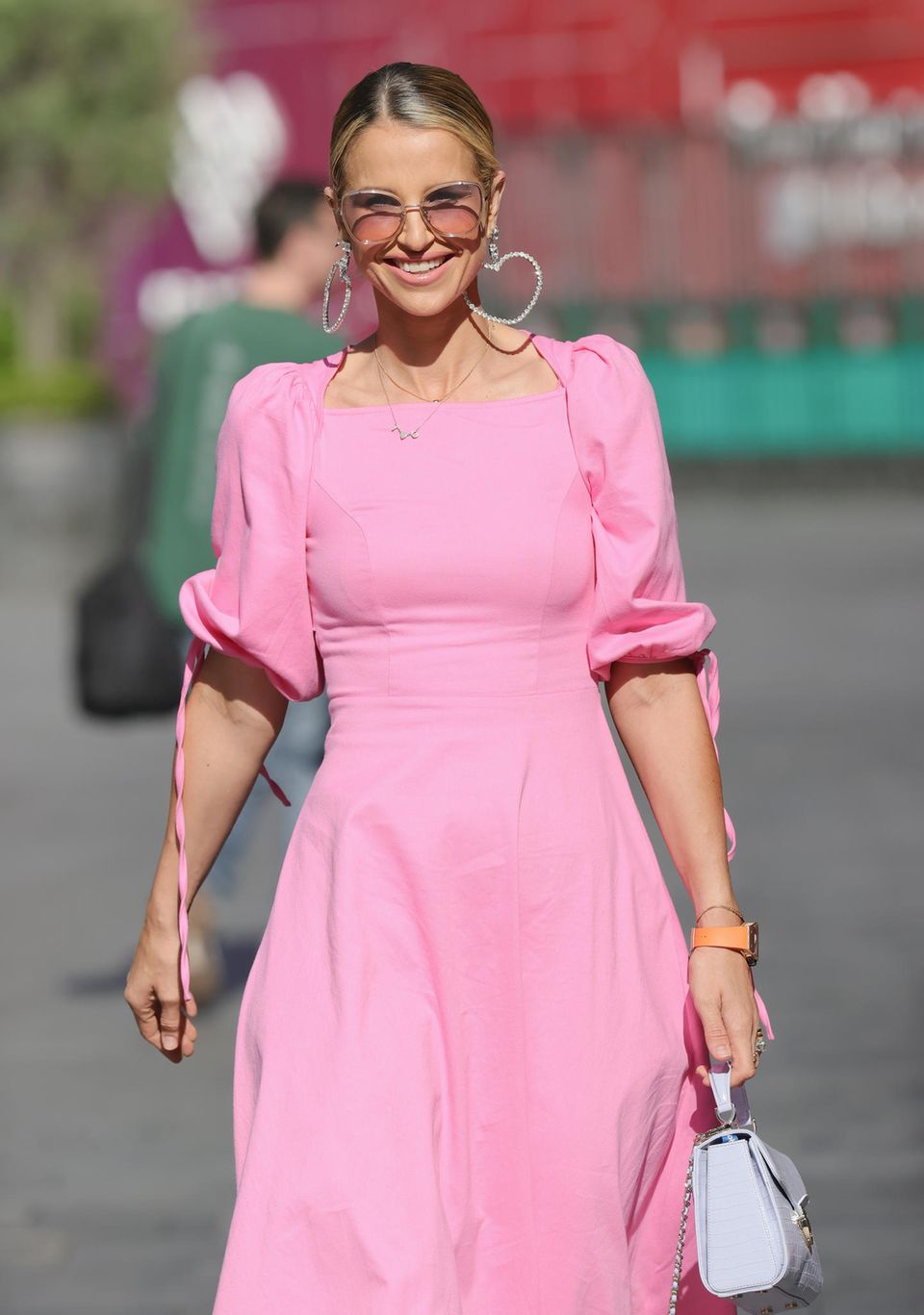 Trendfarbe: Vogue Williams setzt alles auf eine Karte und überzeugt mit viel Blingbling. Vogue Williams setzt alles auf eine Karte und überzeugt mit viel Blingbling.