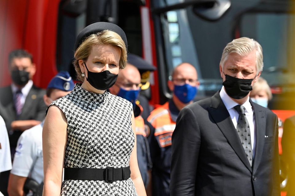 20. Juli 2021 Königin Mathilde und König Philippe sind heute in Verviers um bei einer Zeremonie mit Schweigeminute zum nationalen Trauertag der Opfer der Flutkatastrophe zu gedenken. Das belgische Königspaar ist zutiefst erschüttert von den Folgen der massiven Überschwemmungen der letzten Woche. 20. Juli 2021 Königin Mathilde und König Philippe sind heute in Verviers um bei einer Zeremonie mit Schweigeminute zum nationalen Trauertag der Opfer der Flutkatastrophe zu gedenken. Das belgische Königspaar ist zutiefst erschüttert von den Folgen der massiven Überschwemmungen der letzten Woche.