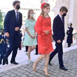 Das belgische Königspaar erscheint in Begleitung seiner vier Kinder, Kronprinzessin Elisabeth, Prinz Gabriel, Prinz Emmanuel und Nesthäkchen Prinzessin Eléonore, die sich heute fein herausgeputzt haben.