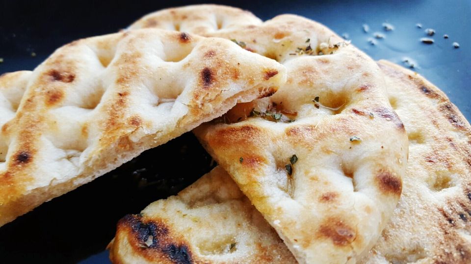 Fladenbrot: Schnelles 3-Zutaten-Rezept für die perfekte Grillbeilage ...