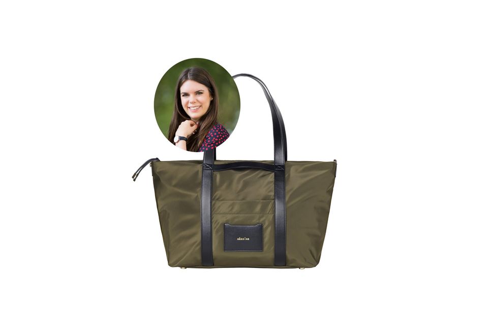 Must-haves: Geräumig, pflegeleicht, stylisch: Moderedakteurin Jessica ist mit dieser Tasche aus Nylon für alle Eventualitäten gewappnet Geräumig, pflegeleicht, stylisch: Moderedakteurin Jessica ist mit dieser Tasche aus Nylon für alle Eventualitäten gewappnet