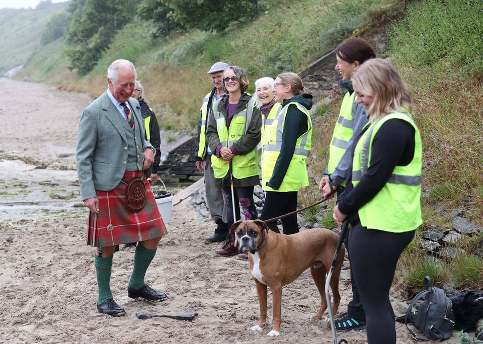 Windsor RTK: Prinz Charles trägt Kilt bei Termin am Strand Windsor RTK: Prinz Charles trägt Kilt bei Termin am Strand