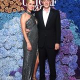 Auch bei Nicky Hilton Rothschield geht es funkelnd zu. Sie erscheint gemeinsam mit ihrem Ehemann James.