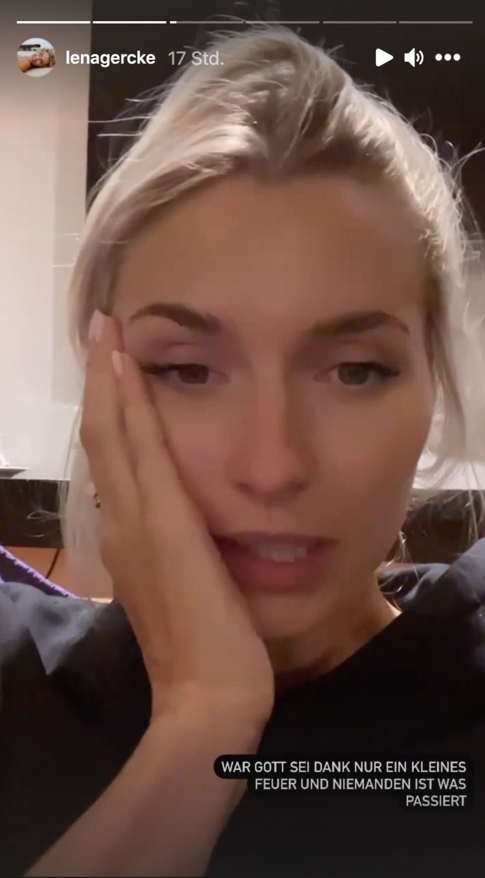 Lena Gercke: Lena Gercke berichtet in ihrer Instagram-Story von einem Feuer am Flughafenterminal bei ihrer Ankunft in Bukarest. Lena Gercke berichtet in ihrer Instagram-Story von einem Feuer am Flughafenterminal bei ihrer Ankunft in Bukarest.