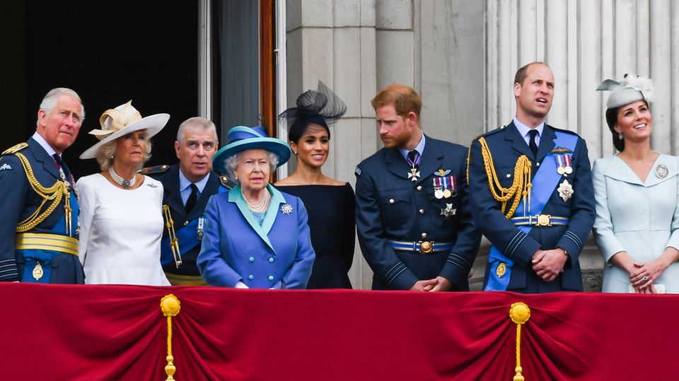 Britische Royals Auf dem Balkon des Buckingham Palast