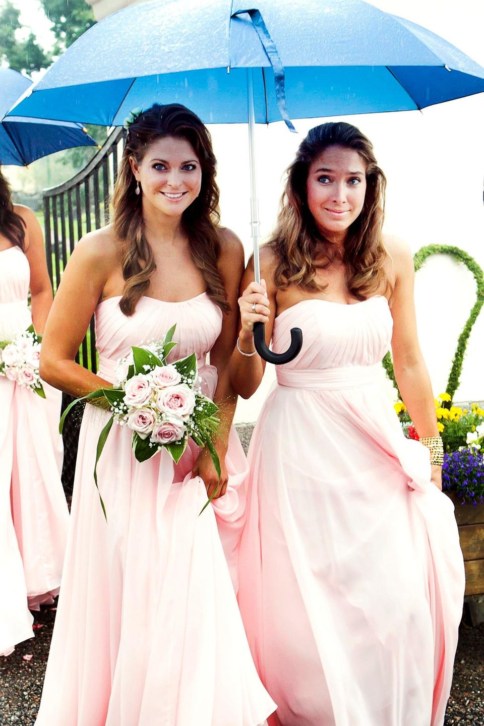 Prinzessin Madeleine und Louise Thott (geborene Gottlieb) als Brautjungfern auf einer Hochzeit vor zehn Jahren. Prinzessin Madeleine und Louise Thott (geborene Gottlieb) als Brautjungfern auf einer Hochzeit vor zehn Jahren.