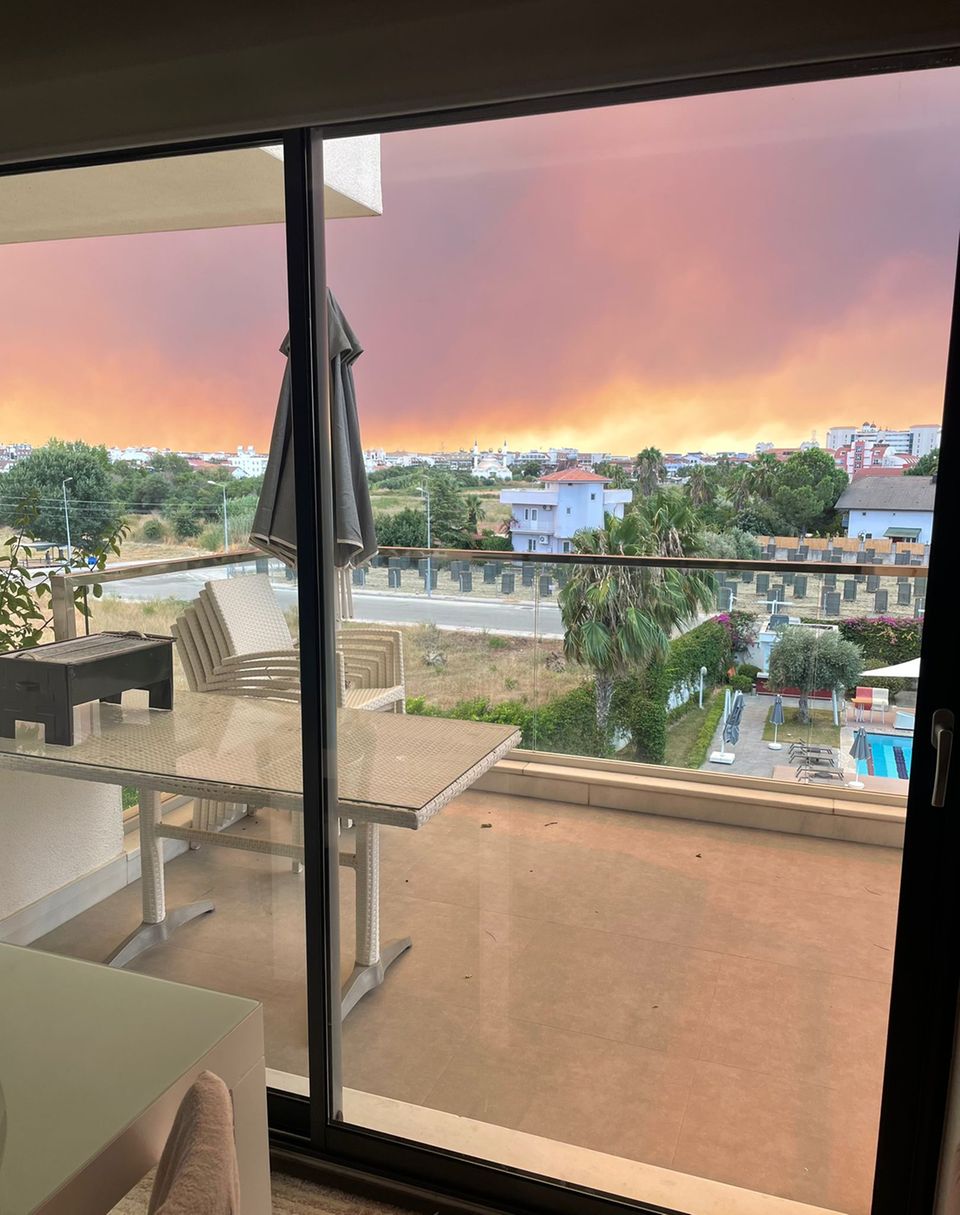 Nathalie Volk: Ein bestürzender Blick von Mirandas Balkon Ein bestürzender Blick von Mirandas Balkon