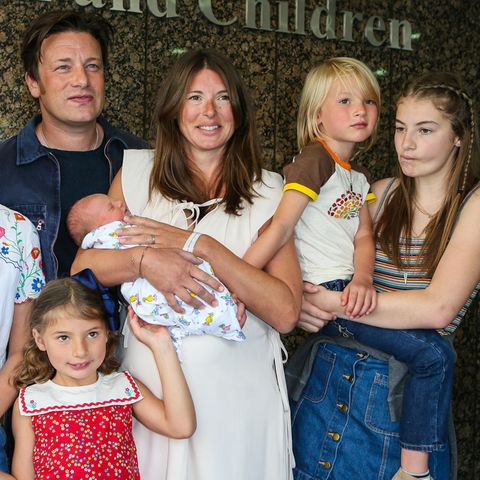 Jamie Oliver und seine Frau Jools Oliver mit den fünf gemeinsamen Kindern