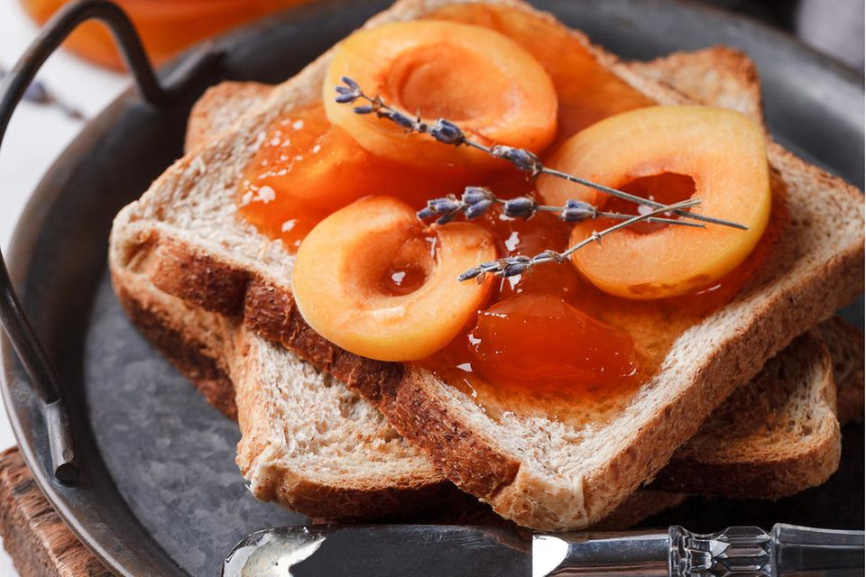 Jamie Oliver: Rezept für gebackene Aprikosen mit 5 Zutaten | GALA.de