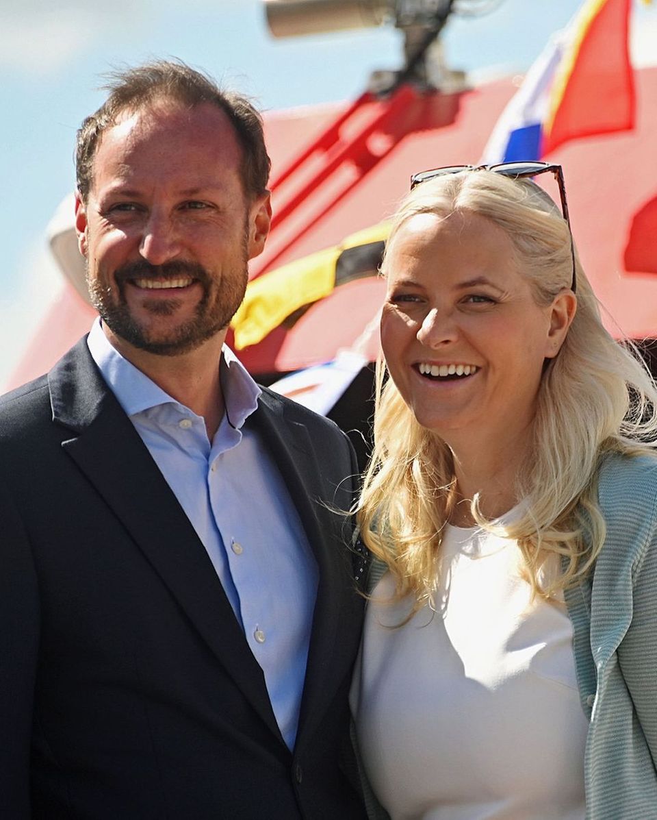 Prinz Haakon wird seiner geliebten Mette-Marit mit Sicherheit einen ganz besonderen Geburtstag bescheren. Die genauen Pläne zu Prinzessin Mette-Marits Ehrentag sind bisher nicht bekannt, aber sie wird es sich bestimmt im Kreise ihrer Familie gut gehen lassen. 