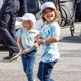 21. August 2021  Auch an Tag 2 des Porsche Carrera Cups sind Prinz Gabriel und Prinz Alexander auf der Motorsport-Rennstrecke. Die beiden Brüder unterstützen Papa Prinz Carl Philip, der bei der Rennserie selbst mitfährt.