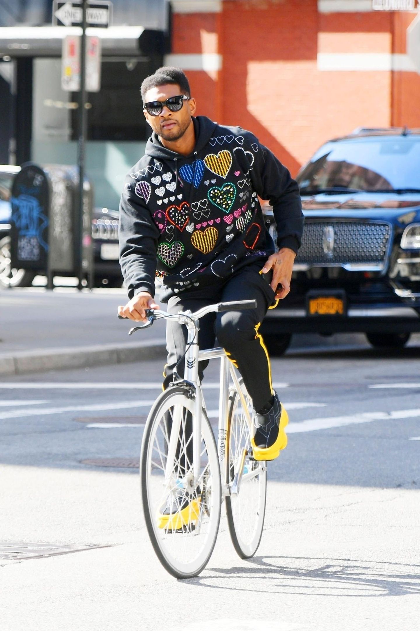 Stars auf dem Fahrrad: Usher