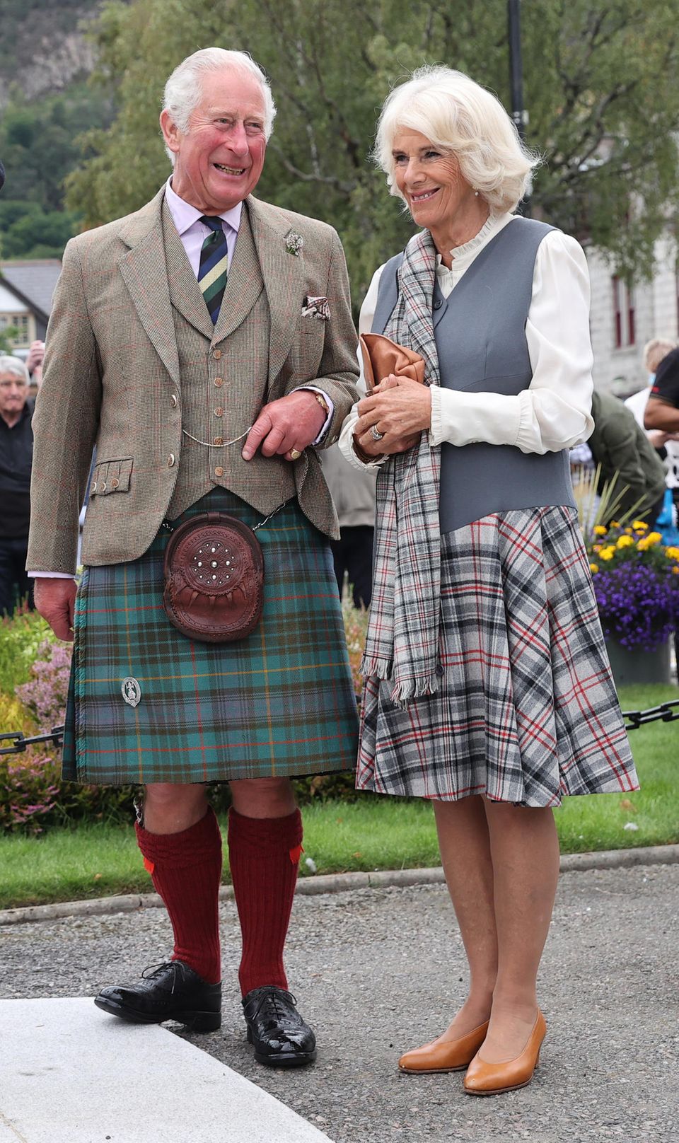 Prinz Charles und Herzogin Camilla zu Besuch in Ballater Prinz Charles und Herzogin Camilla zu Besuch in Ballater