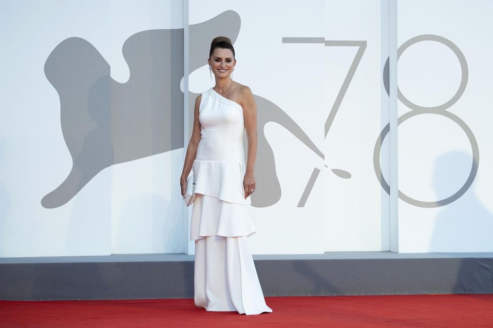 Bei der Premiere von "Competencia Oficial" setzt Penélope Cruz auf Chanel. Bei der Premiere von "Competencia Oficial" setzt Penélope Cruz auf Chanel.