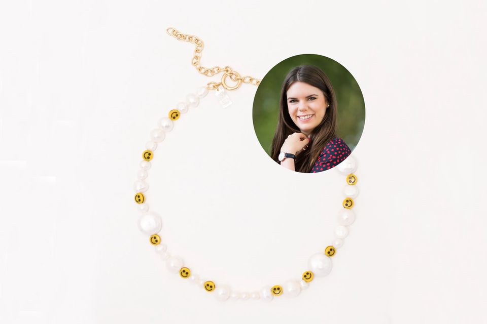 Must-haves: Mode- und Beauty-Redakteurin Jessica kombiniert zum nächsten Wedding-Outfit die Smile Dude Pearl Necklace von Wald Berlin. Mode- und Beauty-Redakteurin Jessica kombiniert zum nächsten Wedding-Outfit die Smile Dude Pearl Necklace von Wald Berlin.