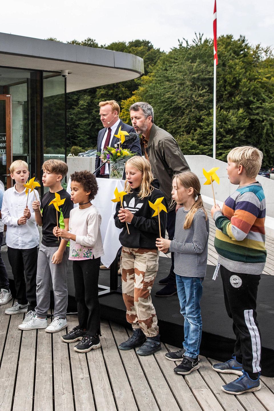 RTK: Prinz Frederik bei der Einweihung des Windparks mit Gästen RTK: Prinz Frederik bei der Einweihung des Windparks mit Gästen