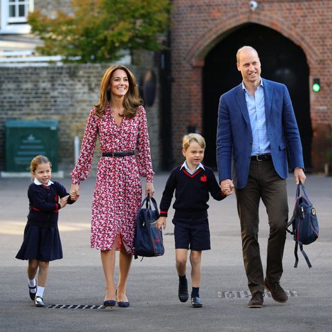 Prinzessin Charlotte, Herzogin Catherine, Prinz George und Prinz William bei der Einschulung von Prinzessin Charlotte in die Vorschule der Thomas's Battersea Schule in London im September 2019