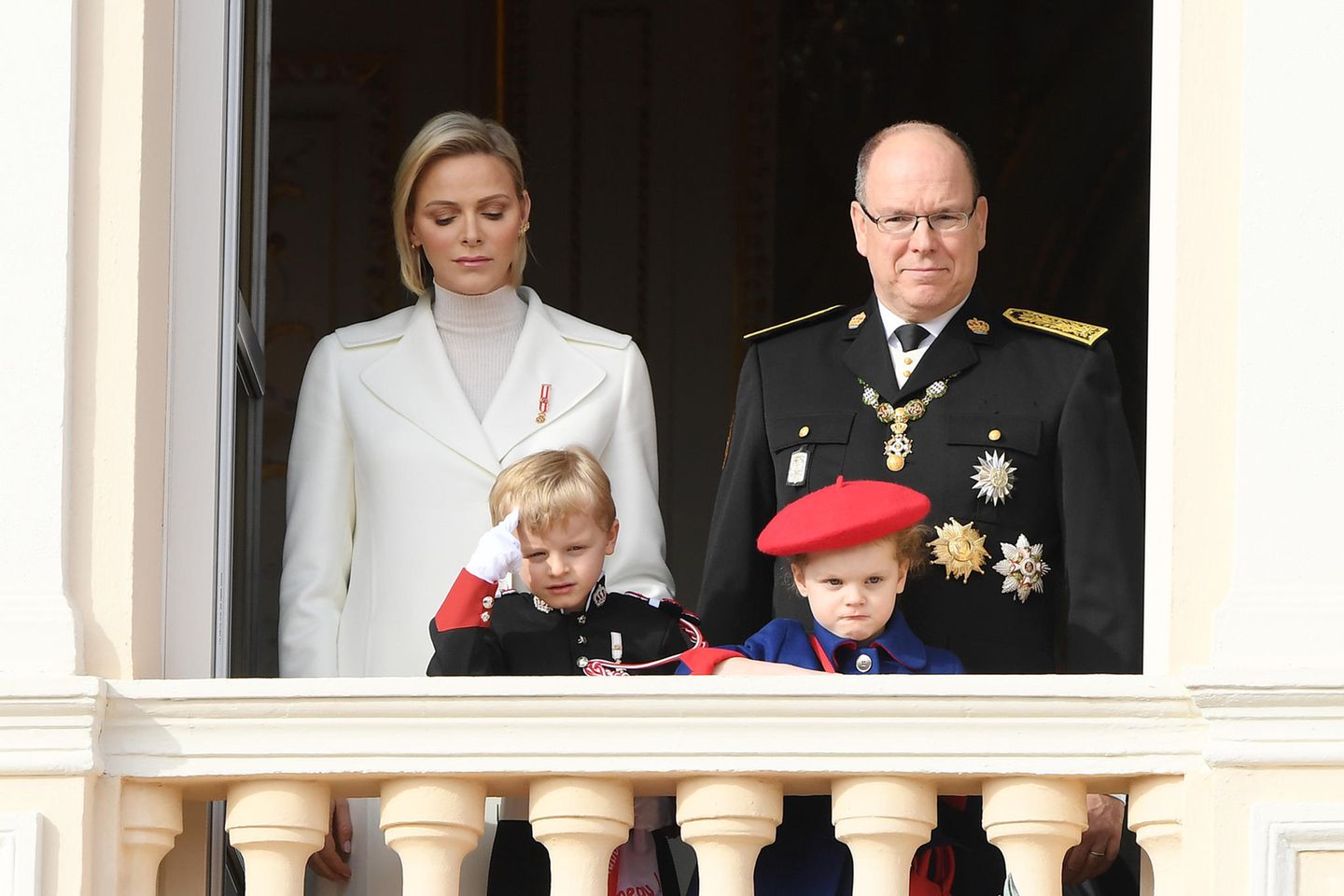 Fürstin Charlène, Fürst Albert, Prinz Jacques und Prinzessin Gabriella.