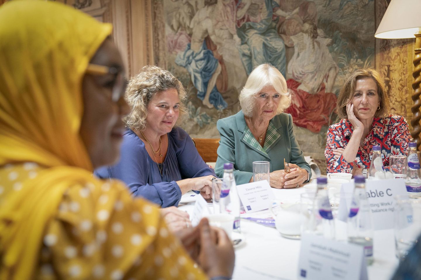 Windsor RTK: Herzogin Camilla bei der Podiumsdiskussion mit Frauen