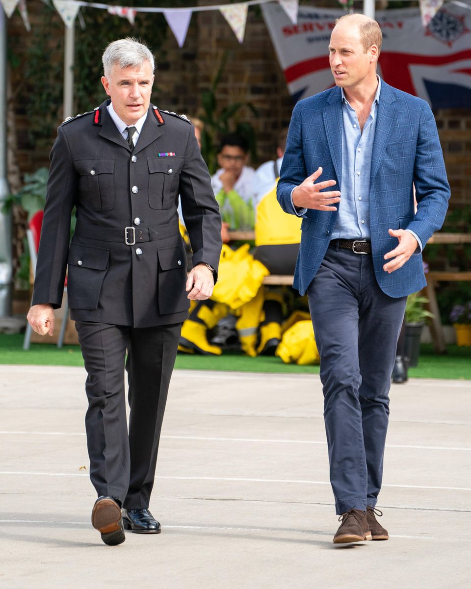 Prinz William besucht eine Feuerwache in London Prinz William besucht eine Feuerwache in London