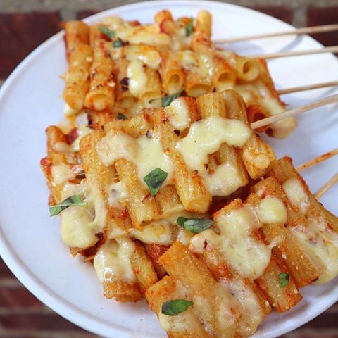 Baked Feta Pasta: 5-Zutaten-Rezept für ein wunderbar cremiges Nudelgericht