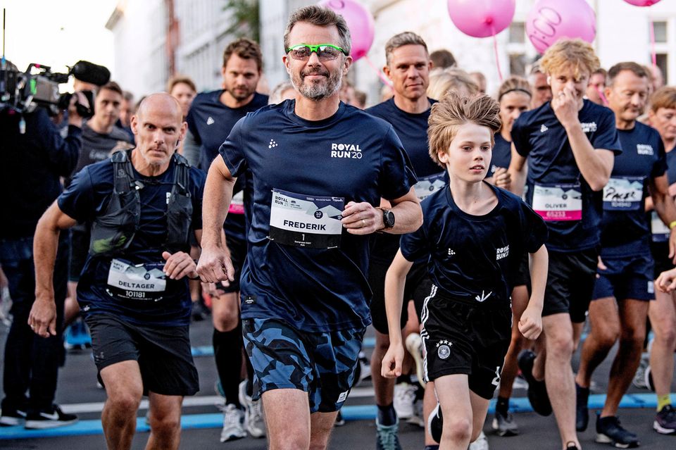 Royal Run 2021: Prinz Frederik startet mit Sonnenbrille seinen Lauf Royal Run 2021: Prinz Frederik startet mit Sonnenbrille seinen Lauf