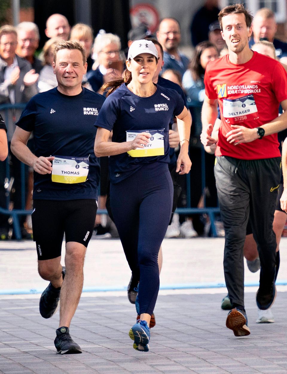 Royal Run 2021: Prinzessin Mary joggt an den Zuschauern vorbei