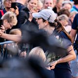 Royal Run 2021: Prinzessin Mary begrüßt nach ihrem Lauf die Zuschauer