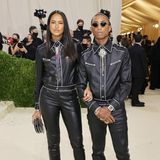 Bei Pharrell Williams und Helen Lasichanh ist Partnerlook angesagt! Ihre Outfits sind von Chanel.