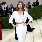 Model Lily Aldridge gibt sich als das "All American Girl" in ihrem Ensemble von Ralph Lauren und Schmuck von Swarovski.
